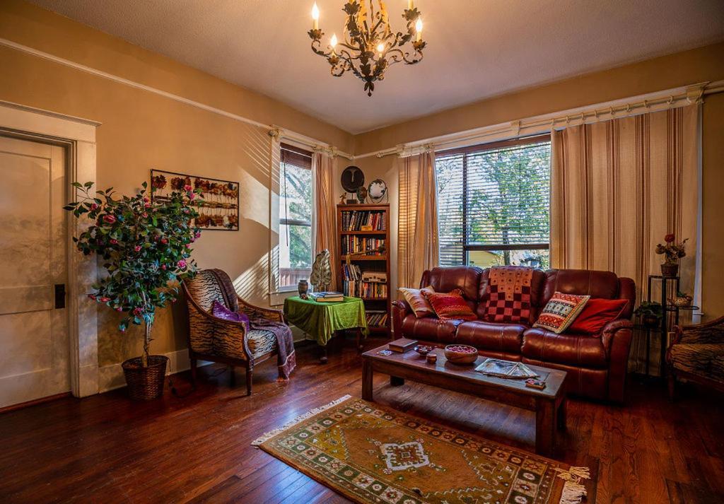 Bed and Breakfast Historic Mitchell House Sulphur Springs Esterno foto