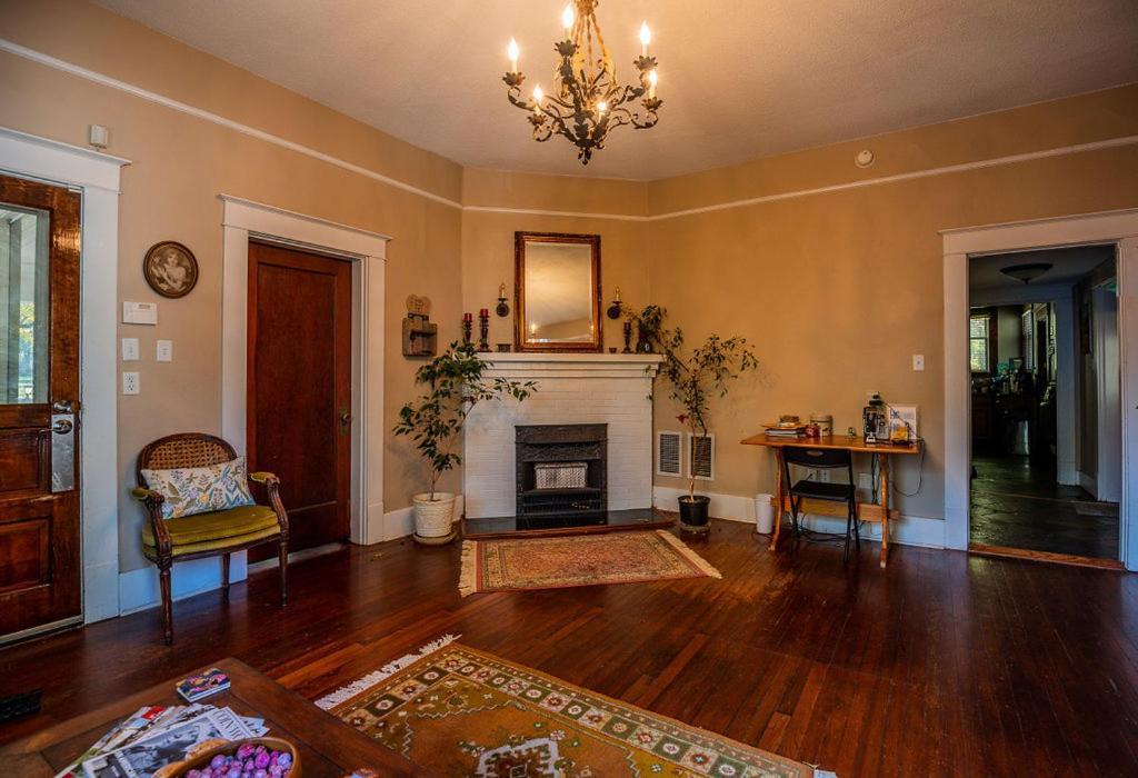 Bed and Breakfast Historic Mitchell House Sulphur Springs Esterno foto